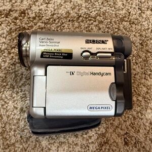 SONY DCR-TRV33 Digital Handycam Video Recorder